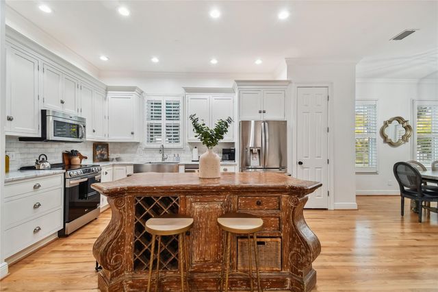 701 S PACKWOOD AVENUE, Tampa, FL 33606