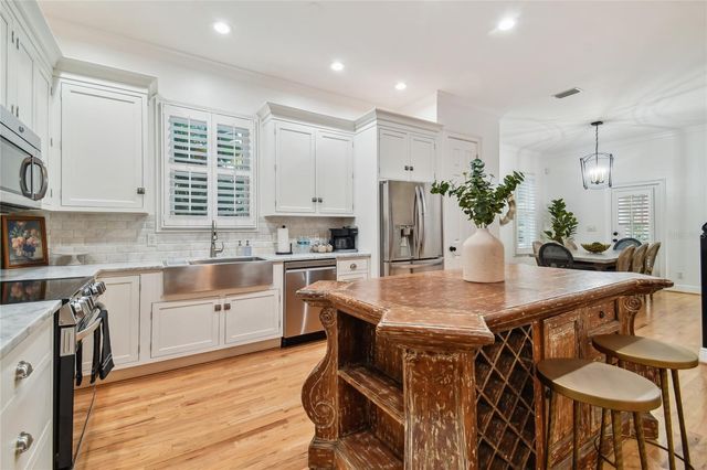 701 S PACKWOOD AVENUE, Tampa, FL 33606