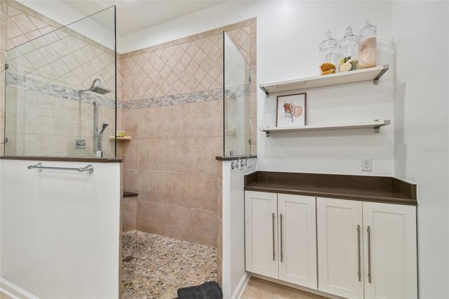 701 S PACKWOOD AVENUE, Tampa, FL 33606