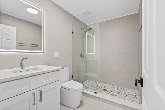 33 Valewood Road, West Chicago, IL 60185