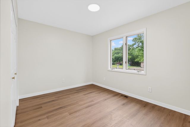 33 Valewood Road, West Chicago, IL 60185