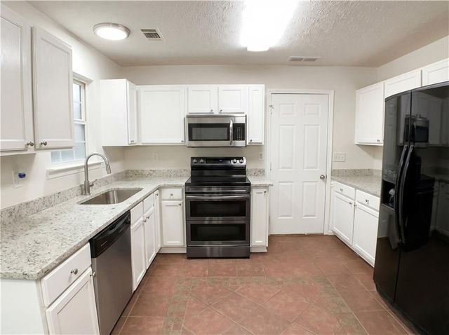 1426 River Falls View, Monroe, GA 30655