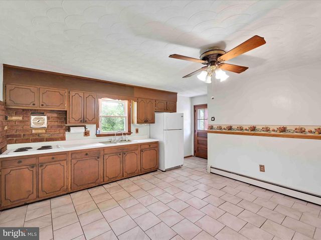 118 DONALD AVE, Pottsville, PA 17901