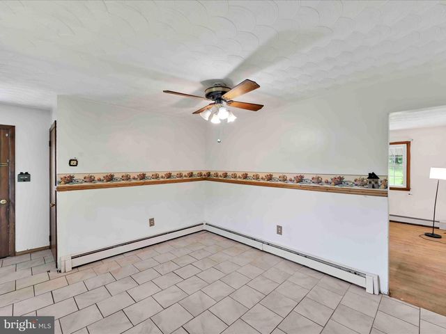 118 DONALD AVE, Pottsville, PA 17901