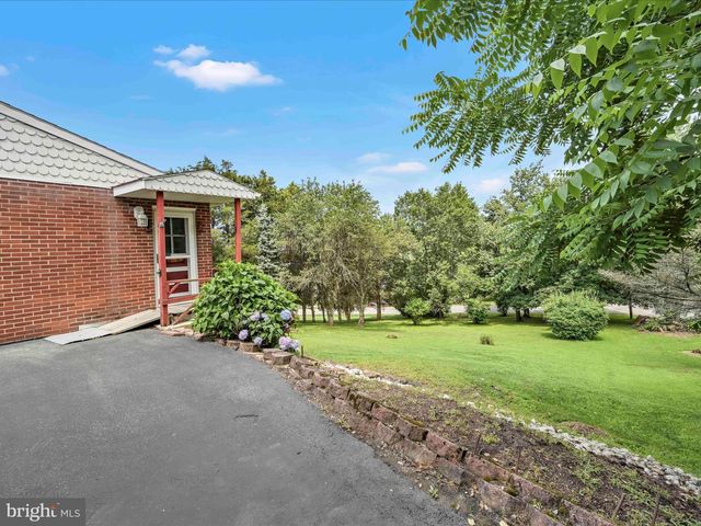 118 DONALD AVE, Pottsville, PA 17901