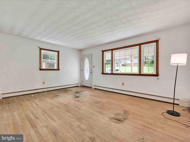 118 DONALD AVE, Pottsville, PA 17901