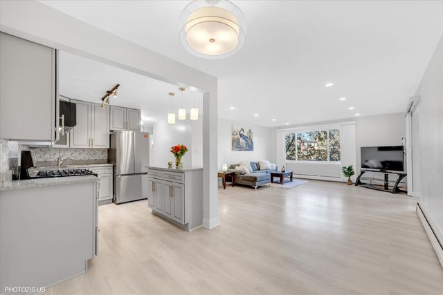 1126 S NEW WILKE Road 307, Arlington Heights, IL 60005