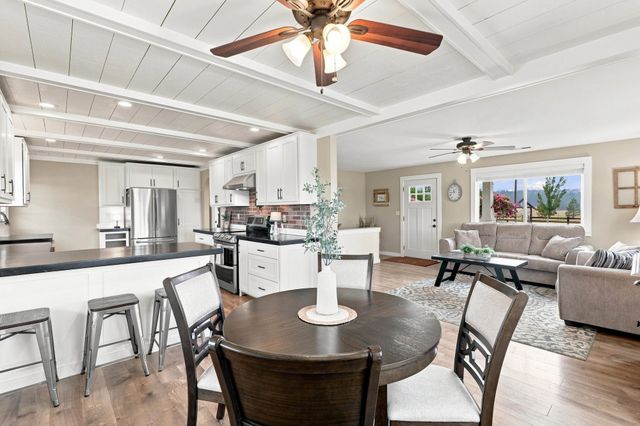 32326 N Elk-Chattaroy Rd, Chattaroy, WA 99003