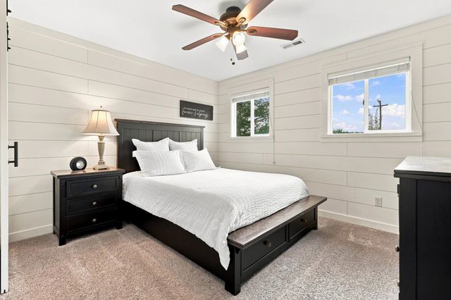 32326 N Elk-Chattaroy Rd, Chattaroy, WA 99003
