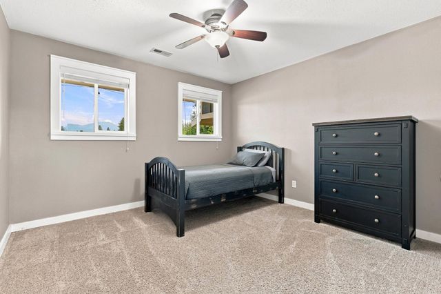 32326 N Elk-Chattaroy Rd, Chattaroy, WA 99003