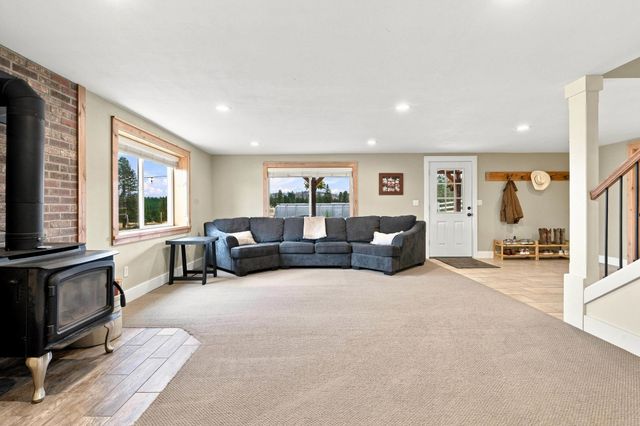 32326 N Elk-Chattaroy Rd, Chattaroy, WA 99003