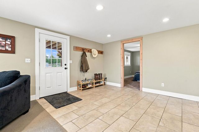 32326 N Elk-Chattaroy Rd, Chattaroy, WA 99003