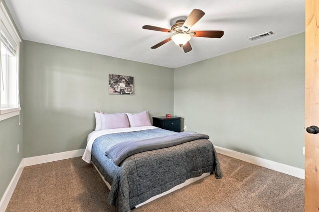 32326 N Elk-Chattaroy Rd, Chattaroy, WA 99003