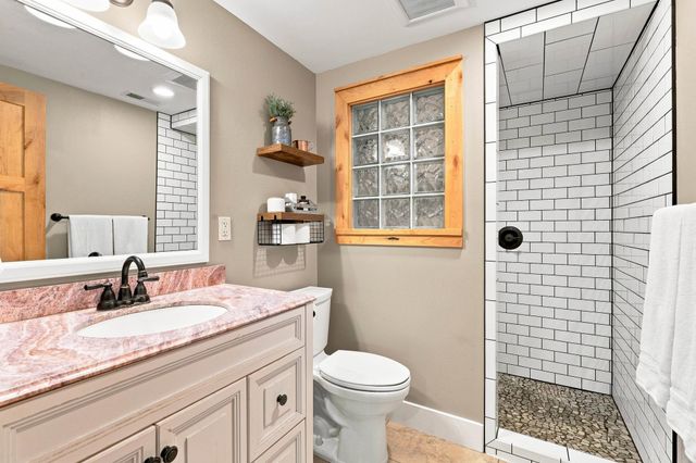 32326 N Elk-Chattaroy Rd, Chattaroy, WA 99003