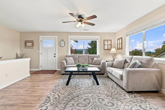 32326 N Elk-Chattaroy Rd, Chattaroy, WA 99003
