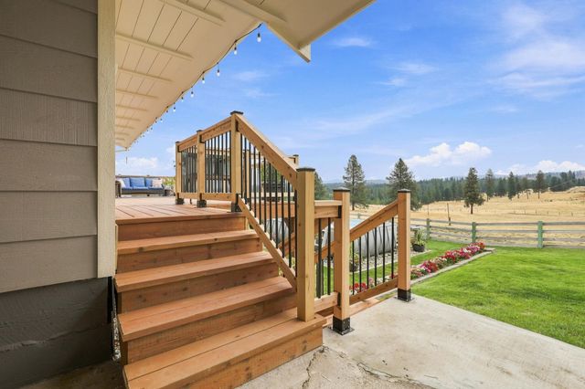 32326 N Elk-Chattaroy Rd, Chattaroy, WA 99003