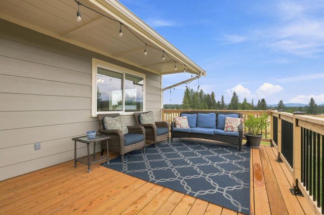 32326 N Elk-Chattaroy Rd, Chattaroy, WA 99003
