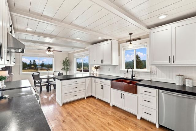 32326 N Elk-Chattaroy Rd, Chattaroy, WA 99003