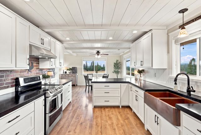 32326 N Elk-Chattaroy Rd, Chattaroy, WA 99003