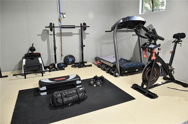 7921 W 91st Terrace, Overland Park, KS 66212