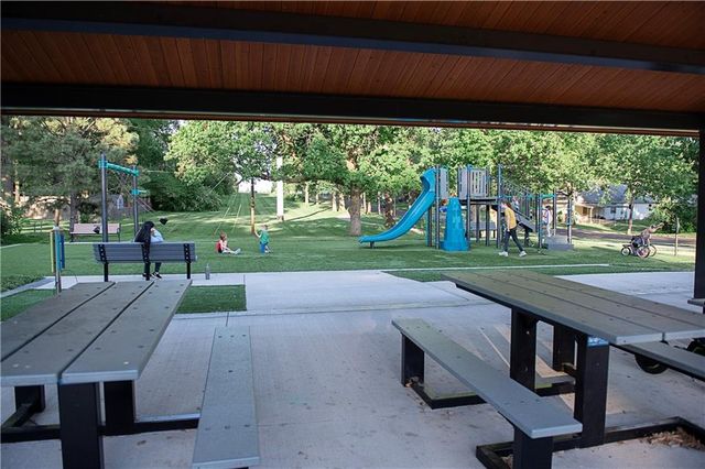 7921 W 91st Terrace, Overland Park, KS 66212