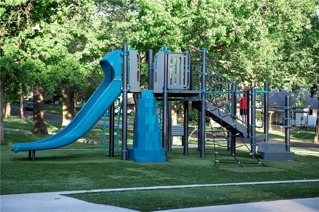 7921 W 91st Terrace, Overland Park, KS 66212