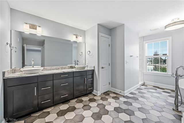 7171 Paddington Rowe, Canfield, OH 44406