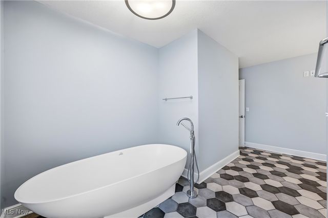 7171 Paddington Rowe, Canfield, OH 44406