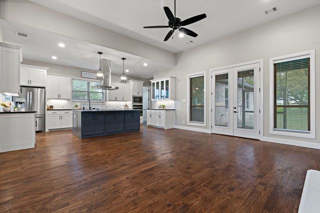 105 N Ridge Court, Weatherford, TX 76088