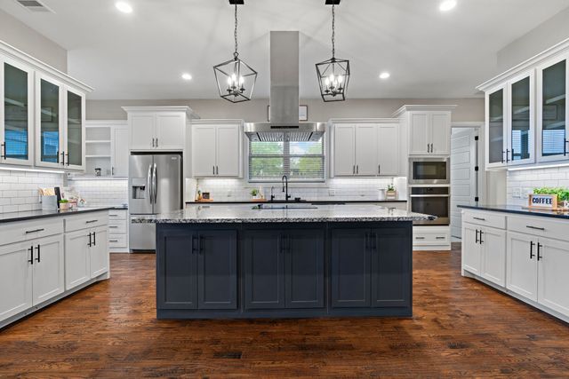 105 N Ridge Court, Weatherford, TX 76088