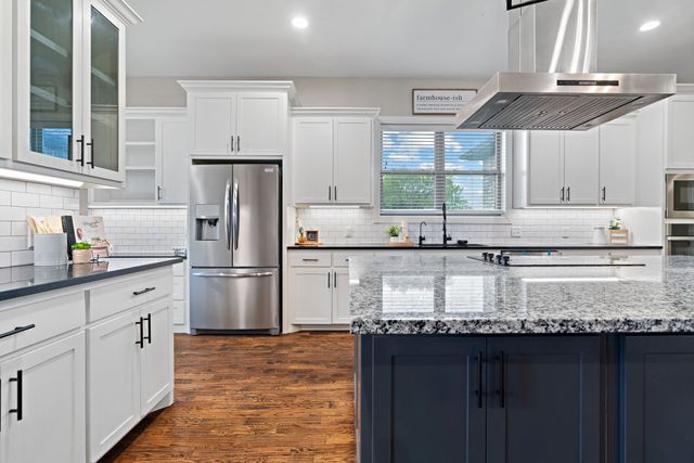 105 N Ridge Court, Weatherford, TX 76088