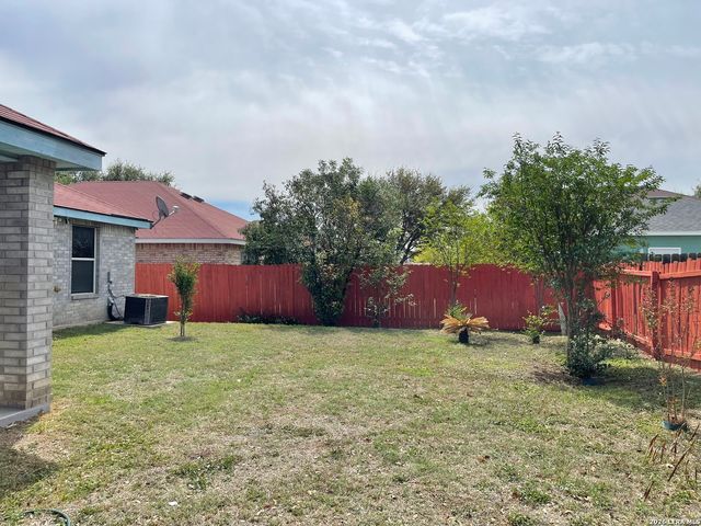 8854 FENWOOD ST, San Antonio, TX 78250