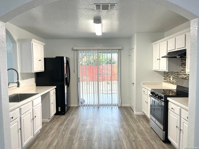 8854 FENWOOD ST, San Antonio, TX 78250