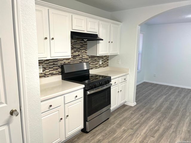 8854 FENWOOD ST, San Antonio, TX 78250