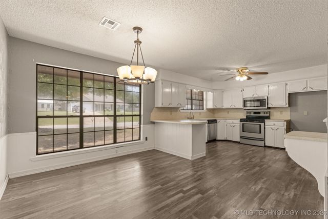 405 Mockingbird Lane, Wagoner, OK 74467