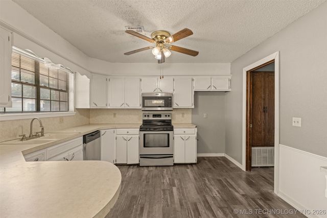 405 Mockingbird Lane, Wagoner, OK 74467