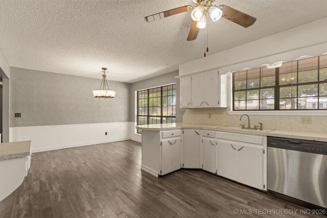 405 Mockingbird Lane, Wagoner, OK 74467