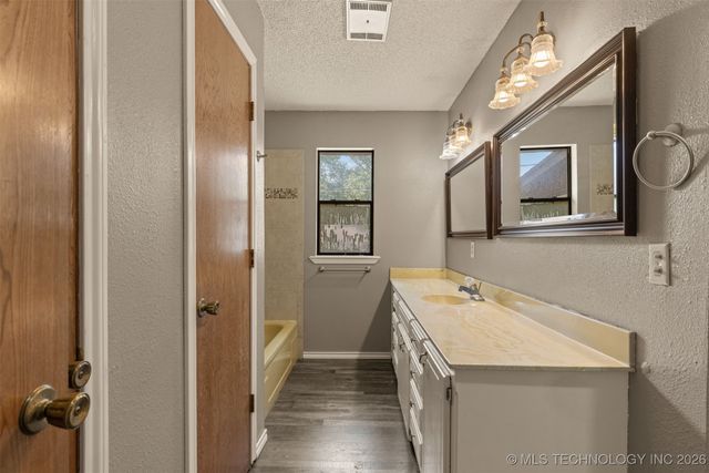 405 Mockingbird Lane, Wagoner, OK 74467