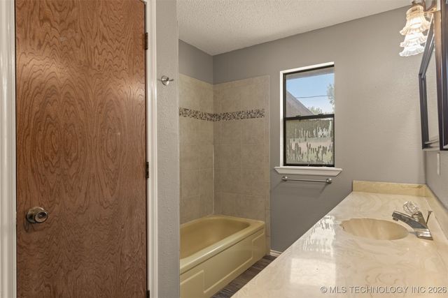 405 Mockingbird Lane, Wagoner, OK 74467