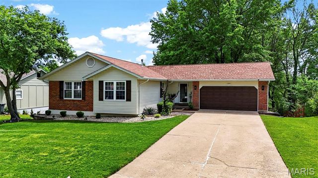 4211 Elkhart Lake Road, St Charles, MO 63304