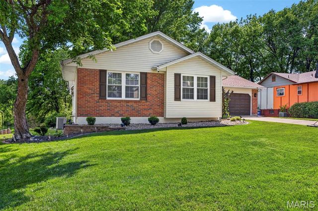 4211 Elkhart Lake Road, St Charles, MO 63304