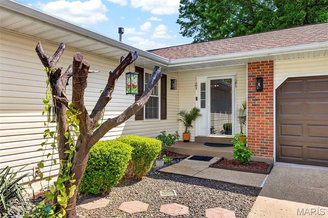 4211 Elkhart Lake Road, St Charles, MO 63304