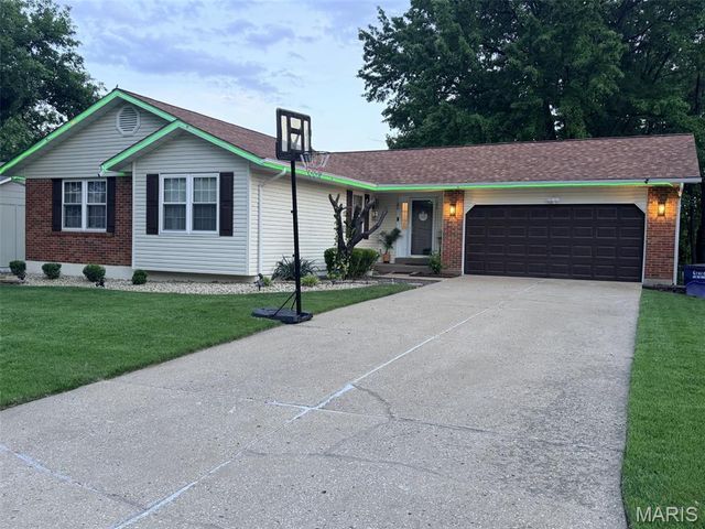 4211 Elkhart Lake Road, St Charles, MO 63304