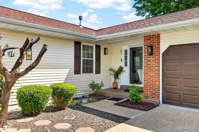 4211 Elkhart Lake Road, St Charles, MO 63304