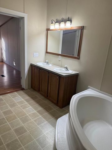 6854 E Laurel Road, London, KY 40741