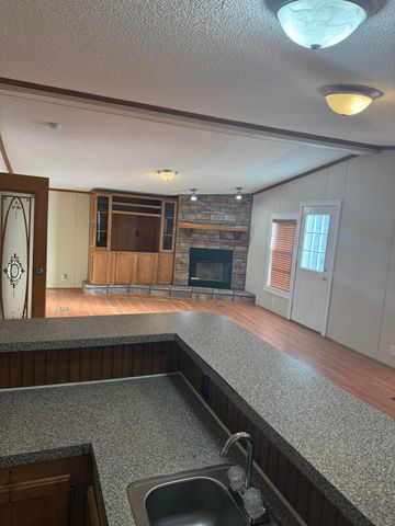 6854 E Laurel Road, London, KY 40741