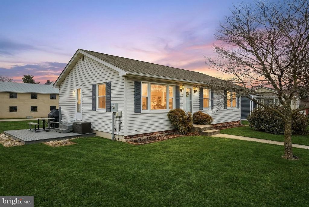 484 S COLUMBUS AVE, Littlestown, PA 17340