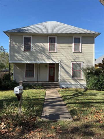 705 Gresham ST, Smithville, TX 78957