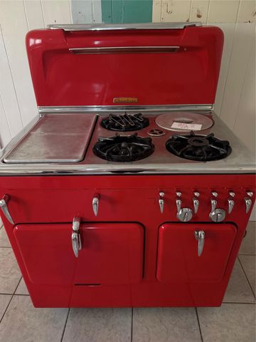 705 Gresham ST, Smithville, TX 78957