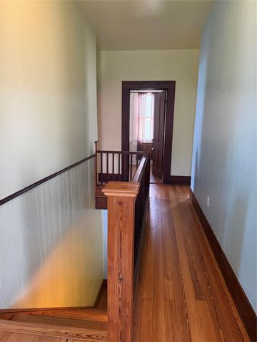 705 Gresham ST, Smithville, TX 78957